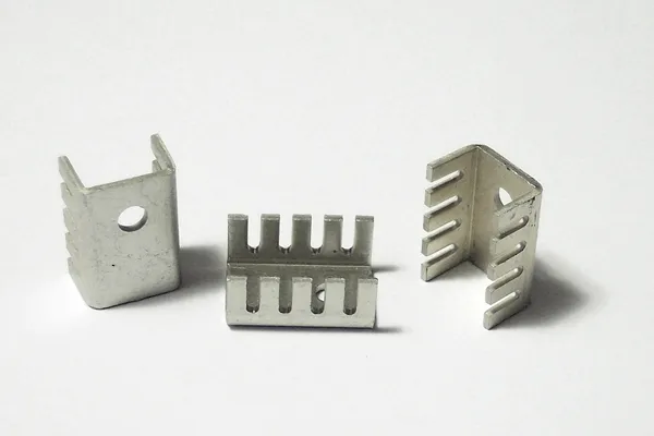 Thin Heat Sink for TO-220 Packaged Components