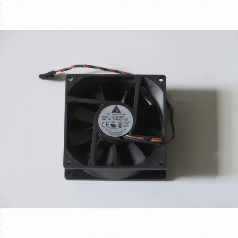 مروحة تبريد تيار مستمر Delta EFC0912BF، 12 فولت، 0.7 أمبير، مقاس 92×92×32 مم