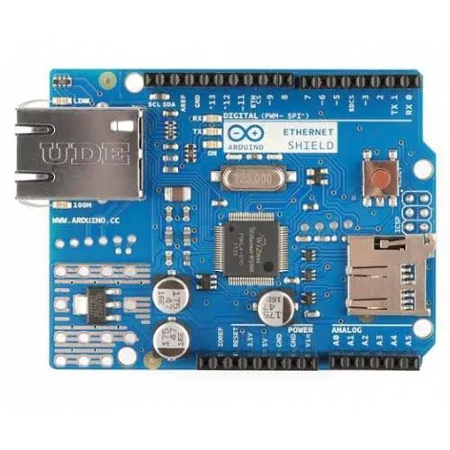 درع Arduino Ethernet مع شريحة W5100 وفتحة microSD