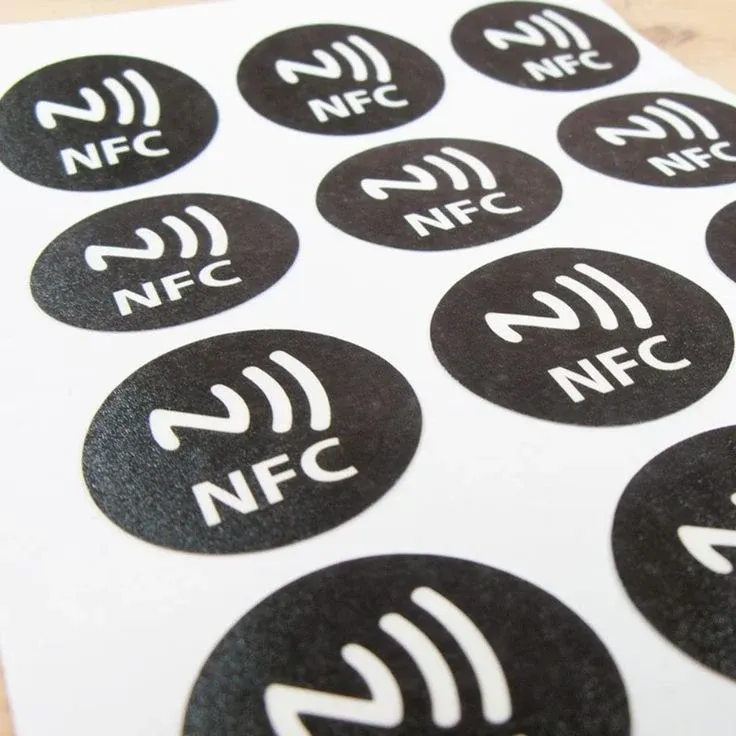 ملصق NFC مضاد للمعادن من نوع NTAG215 بقطر 30 مم ولون أسود