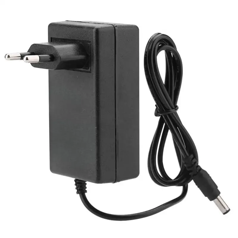 محول شاحن بطاريات ليثيوم 2S بجهد 8.4V وتيار 2A وموصل 5.5x2.1mm