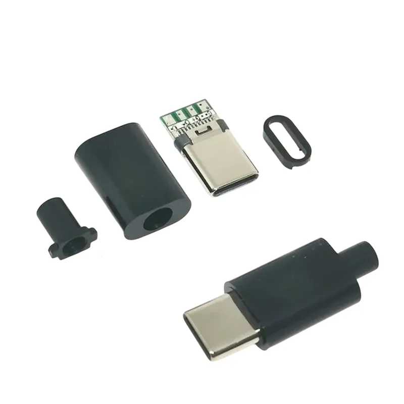 موصل USB Type-C ذكر بـ 24 طرف مع غلاف بلاستيكي أسود