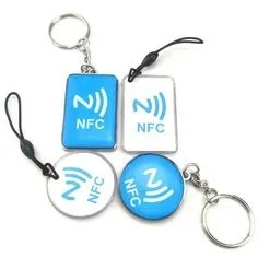 ميدالية مفاتيح NFC من الإيبوكسي بشريحة NTAG215 ولون أزرق
