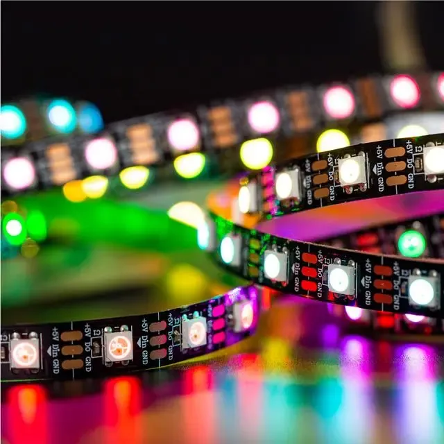 شريط LED RGB قابل للعنونة WS2812 بجهد 5 فولت وطول 5 أمتار