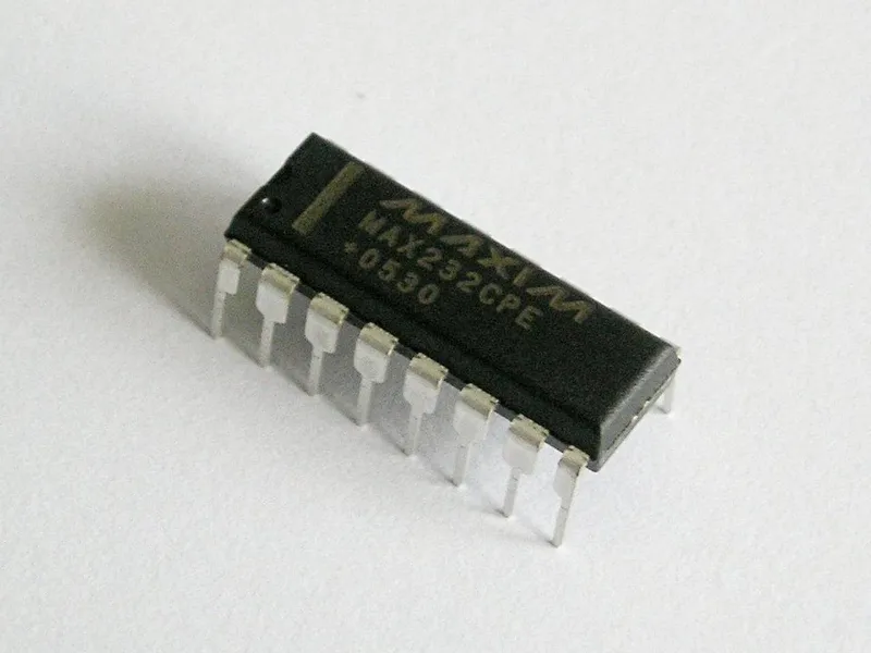 دائرة تحويل MAX232 من RS232 إلى مستوى TTL بغلاف DIP-16