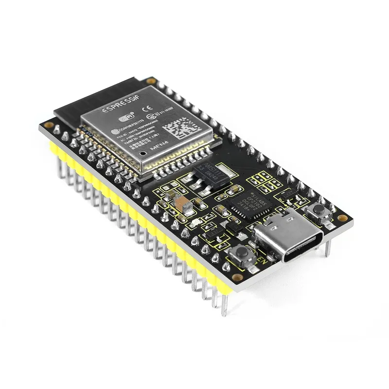 لوحة تطوير ESP32 بـ38 طرفاً مع Wi-Fi وBluetooth ومنفذ Type-C
