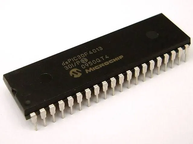 Microchip dsPIC30F4013-30I/P 16-bit Digital Signal Controller