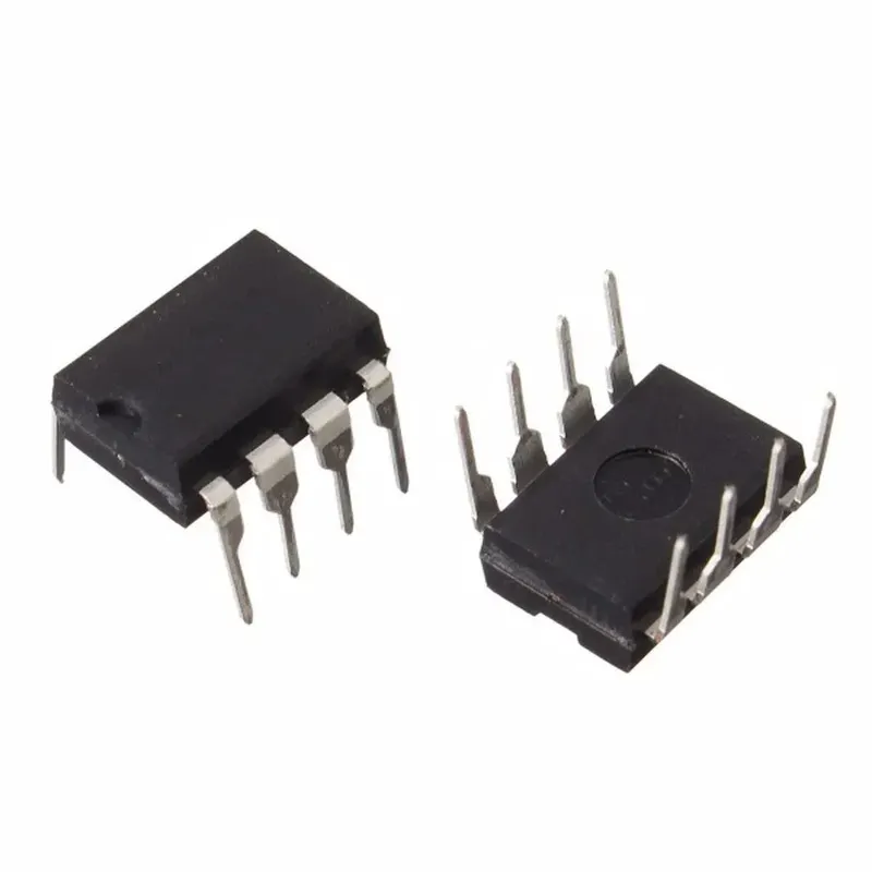 REACTOR RM6203 Switching Controller IC, DIP-8 (CR6203)